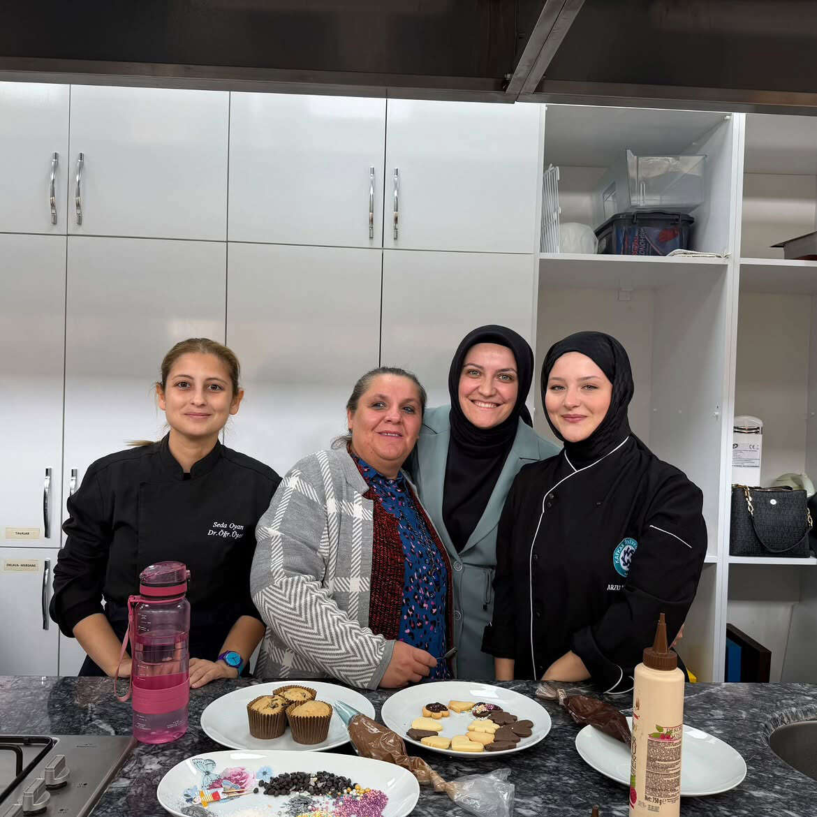 karsta-engelsiz-kurabiye-atolyesi-ozel-bireyler-gelecegin-sefleriyle-bulustu-1