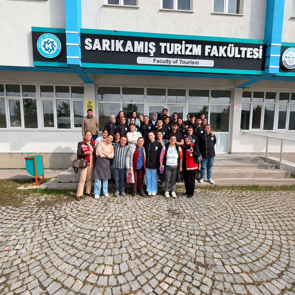 karsta-engelsiz-kurabiye-atolyesi-ozel-bireyler-gelecegin-sefleriyle-bulustu