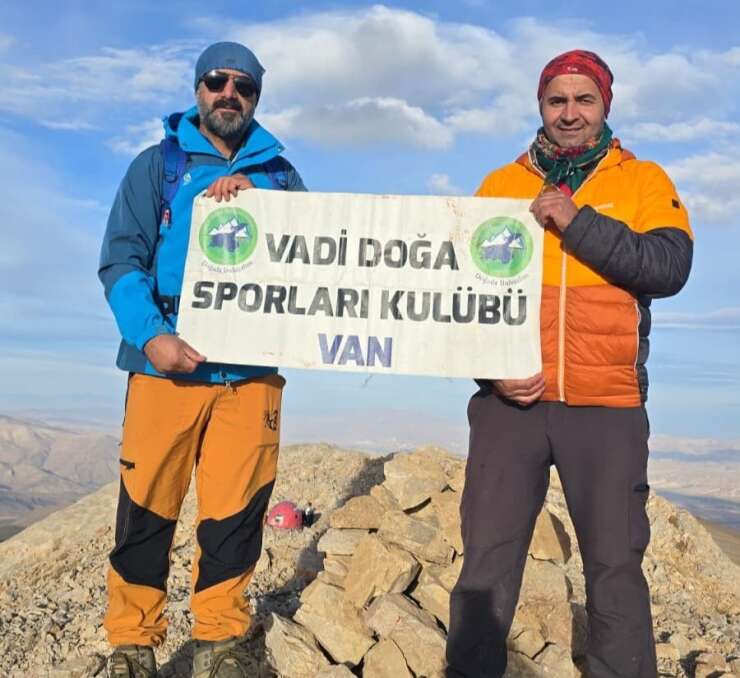 Van’da 3 bin 600 rakımlı İspiriz Dağı’na zirve tırmanışı