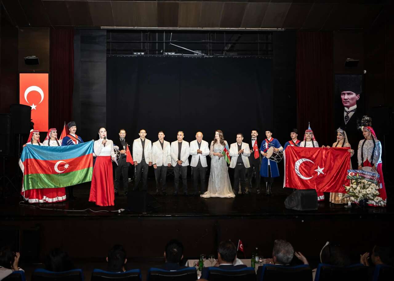 karsta-turkiye-azerbaycan-kardesligi-sanatla-bulustu-9