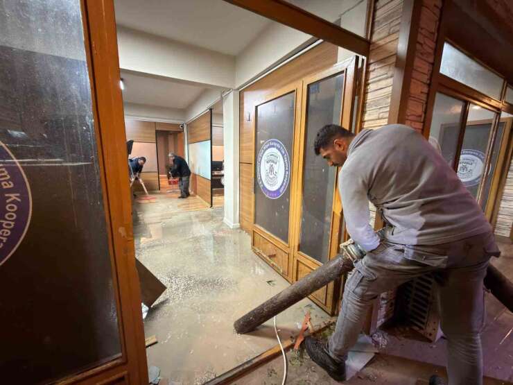Kemaliye’de dolu ve sağanak nedeniyle heyelan ve su baskınları yaşandı