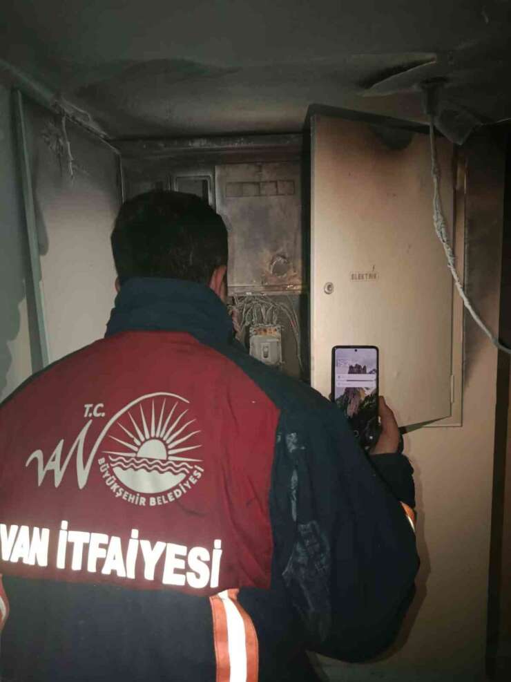 Van’da otelde çıkan yangın paniğe neden oldu
