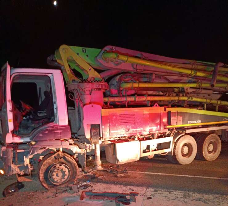 Malatya’da beton mikseri ile çarpışan araç devrildi: 2 yaralı
