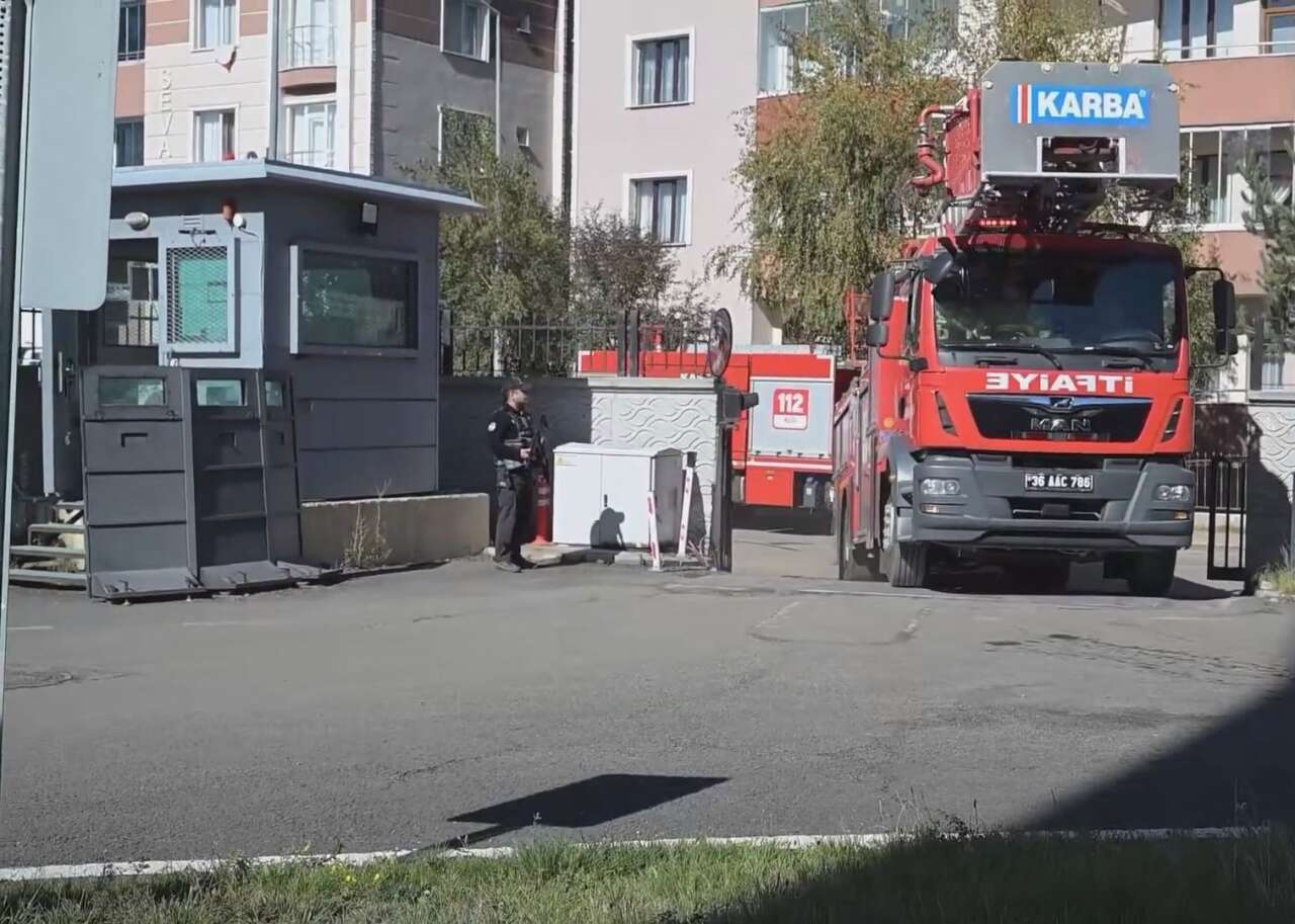 emniyet-mudurlugunde-yangin-alarmi-polisler-icin-nefes-kesen-tatbikat-2