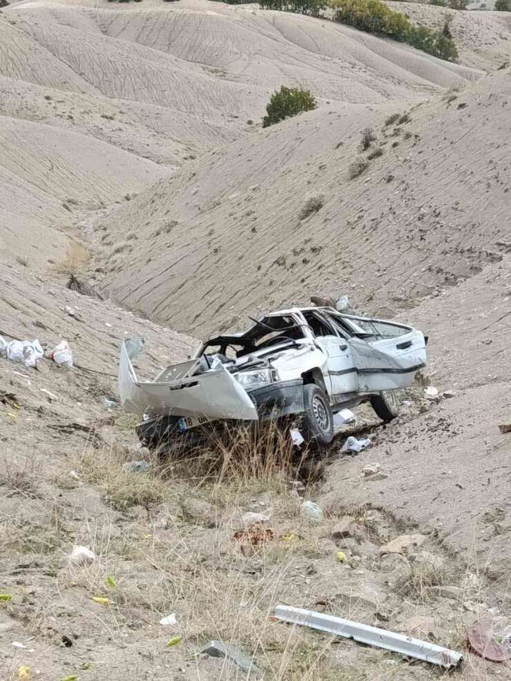 Elazığ’da otomobil uçurumdan yuvarlandı: 1 ölü, 1 yaralı