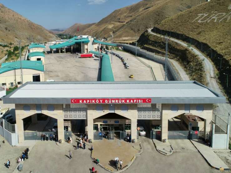 Başkan Takva müjdeyi verdi: Kapıköy karşılıklı tır geçişlerine açıldı