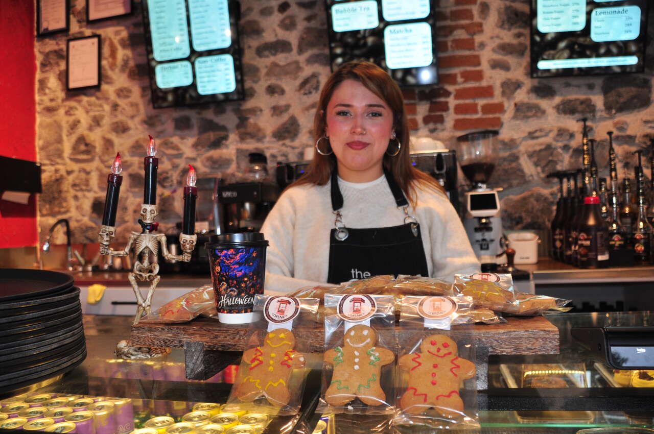karsta-cadilar-bayrami-hazirligi-is-yeri-renkli-suslemelerle-donatildi-6