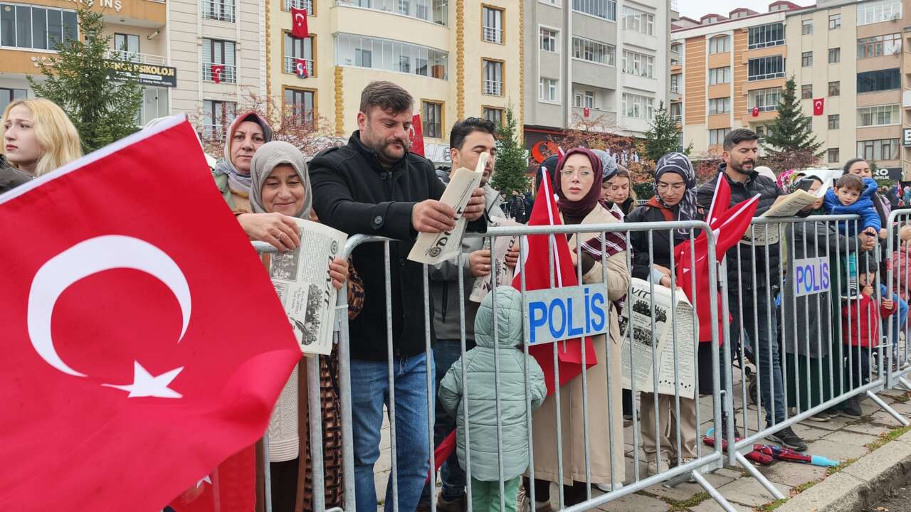 once-yazdilar-sonra-bastilar-karsli-ogrencilerden-cumhuriyete-armagan-4