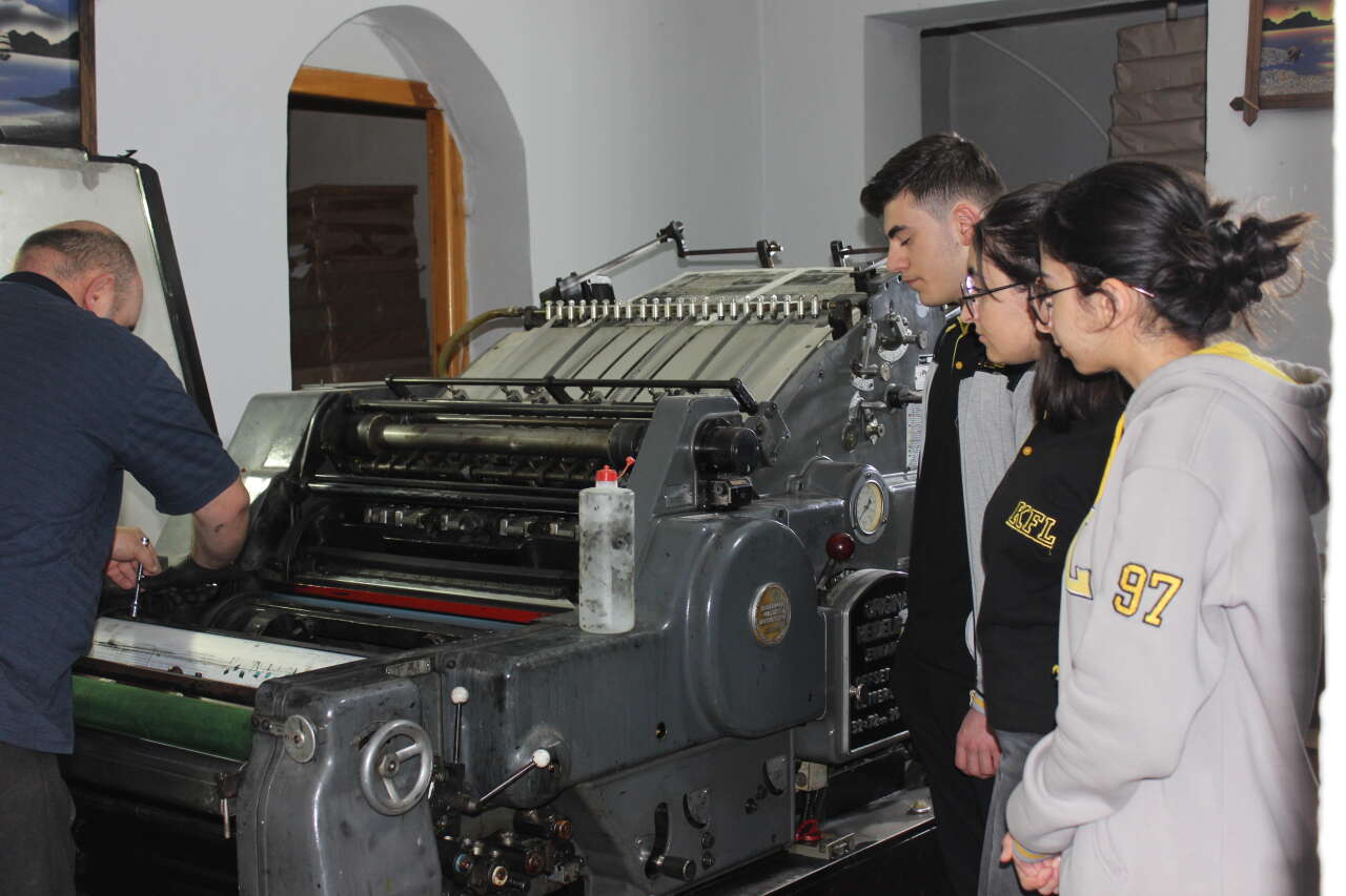 once-yazdilar-sonra-bastilar-karsli-ogrencilerden-cumhuriyete-armagan-6